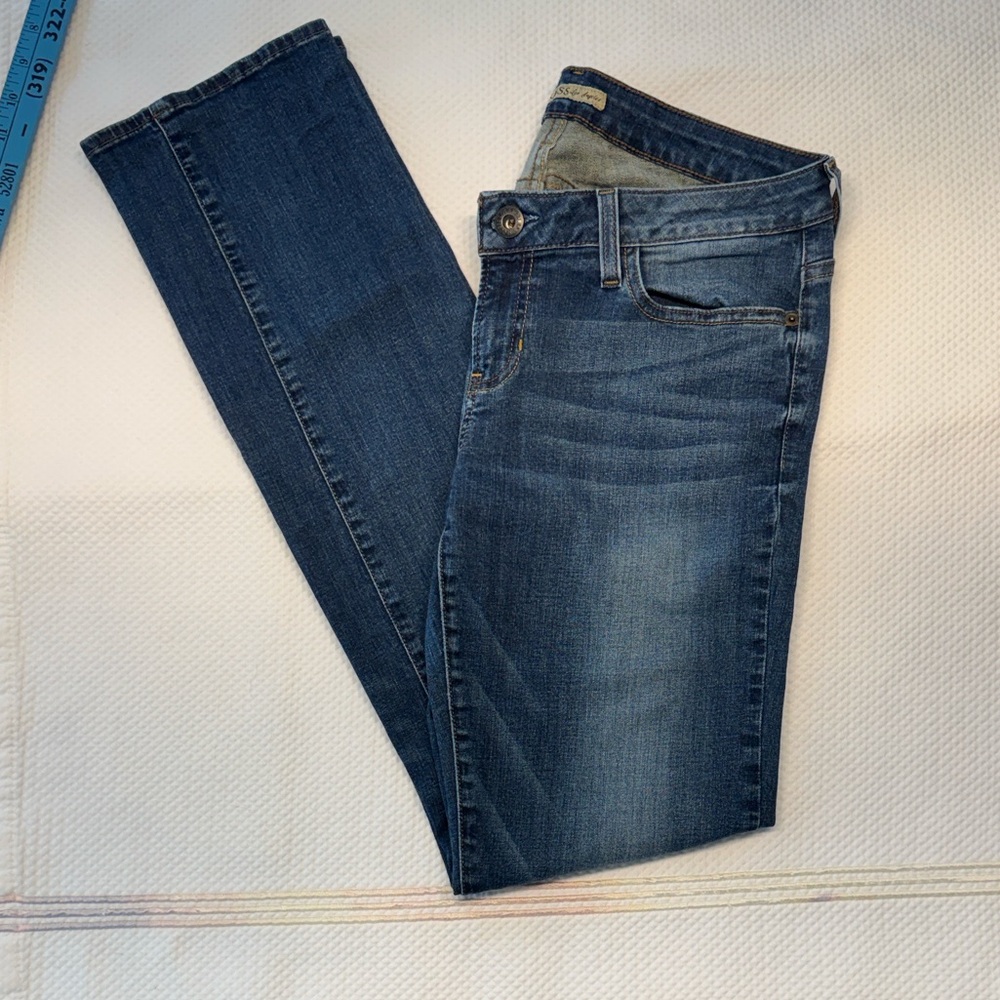 🛍️Consignment Bag 2 Guess low rise medium wash jeans 30
